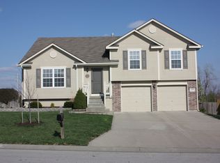 1719 NW Nicholas Dr, Grain Valley, MO 64029