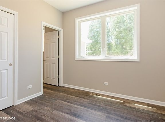 5th image of 677 Pleasant St