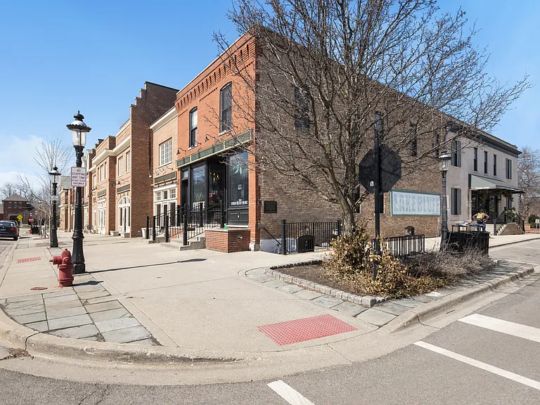 22 E Scranton Ave #1 — Photo 2