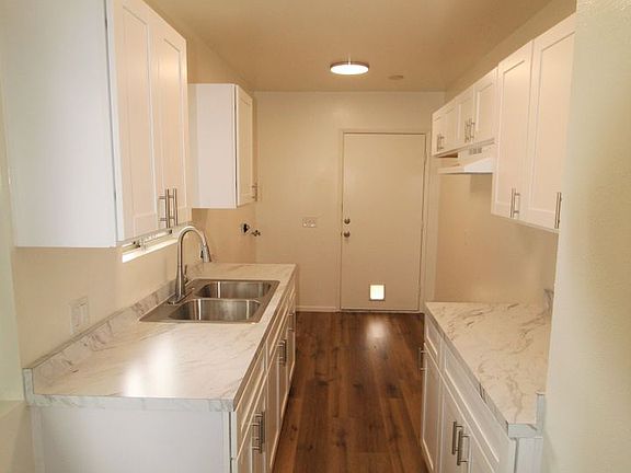 5th image of 132 & 134 Forbes Ln #132