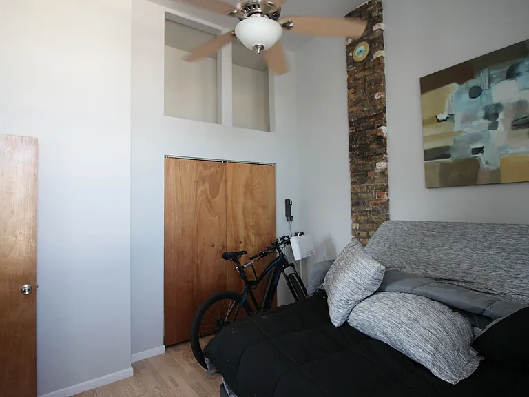 7044 N Clark St #2A — Photo 10