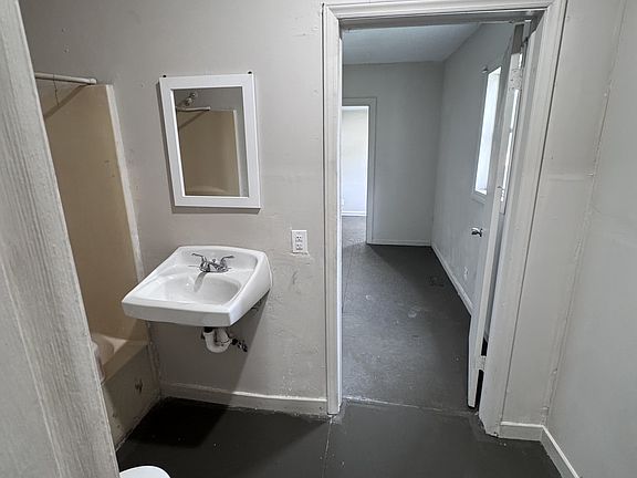 3rd image of 632 Taggart Ave