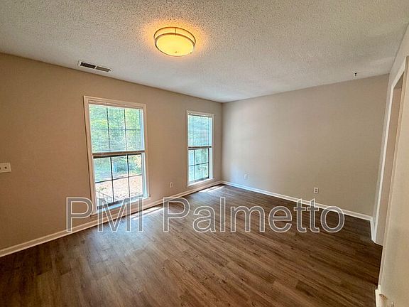 4th image of 33 Chestnut Ferry Rd #202