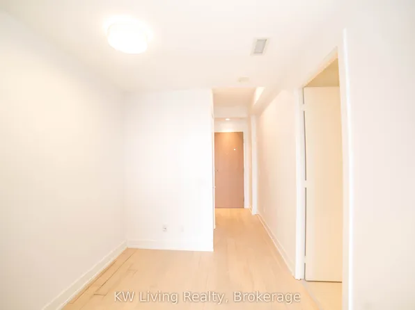 7 Grenville St, Toronto, ON