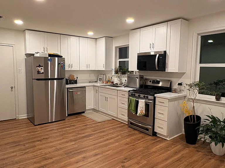 3025 Jefferson Ave — Photo 4
