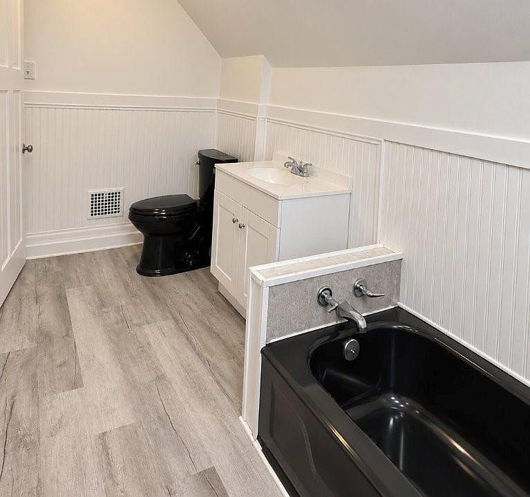 120 E Pleasant St, photo 10