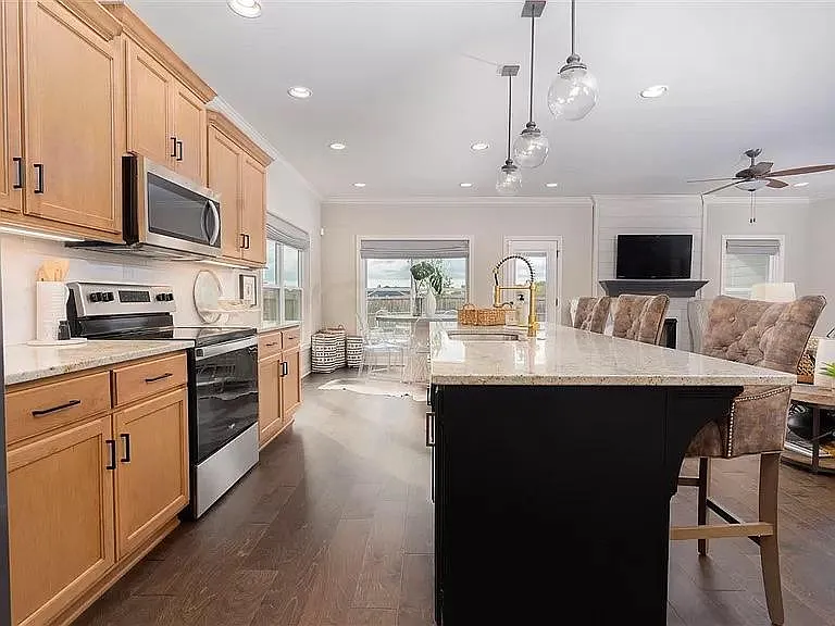 661 Boston Park Dr — Photo 2