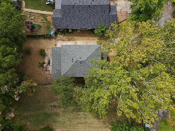 2nd image of 625 N Louisa Ave