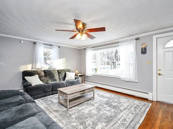 4th image of 93 York Ave
