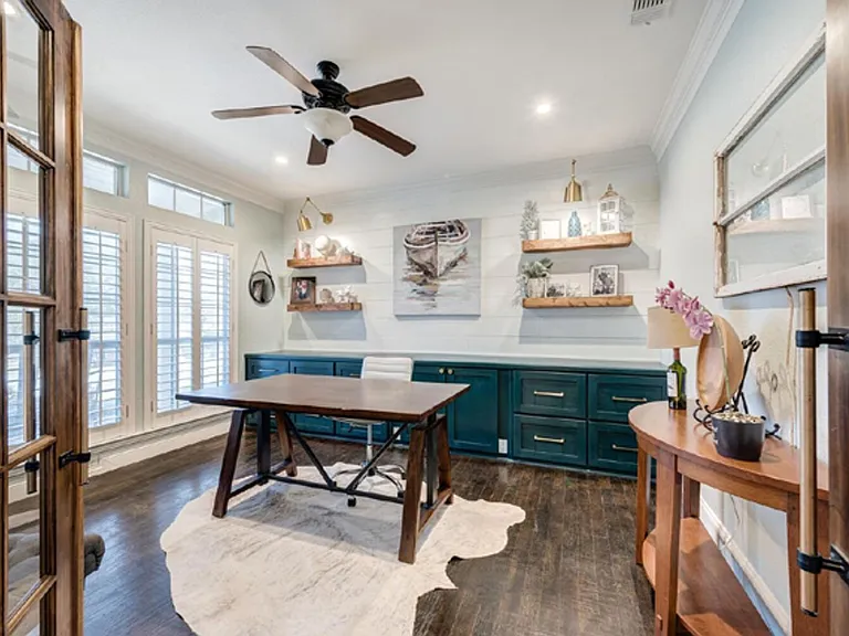 2718 View Mdw — Photo 17