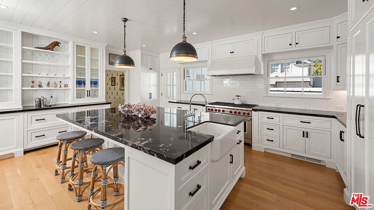 6 bed, 6.5 bath, 5039 sqft, $40,000 — Photo 4