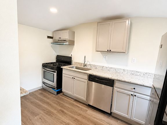 2nd image of 2206 Chestnut Ave #A