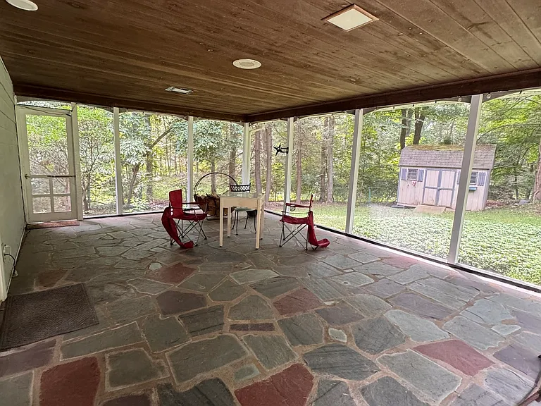 8 Midwood Rd — Photo 7