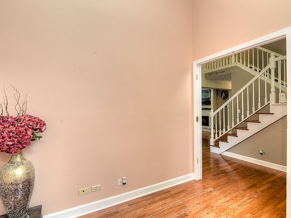 4th image of 1004 York Cir
