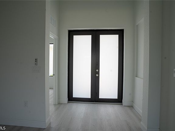 4th image of 3296 Glencove St