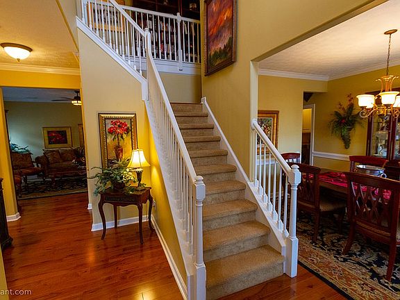 5th image of 101 Dalzell Ct
