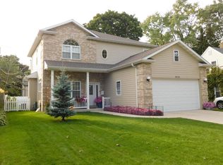 4835 N Iroquois Ave, Glendale, WI 53217