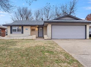 792 Camelot, Moore, OK 73160