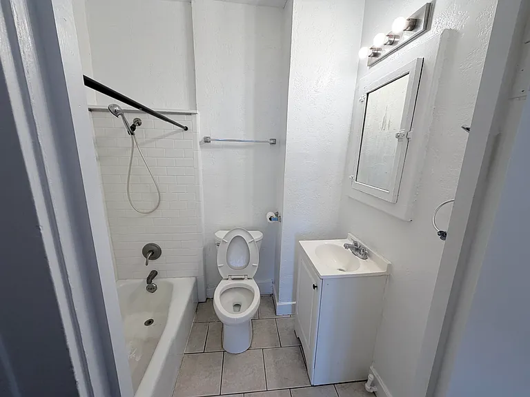 1140 NW 34th St #4 — Photo 23