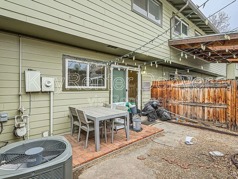 588 S Carr St — Photo 11