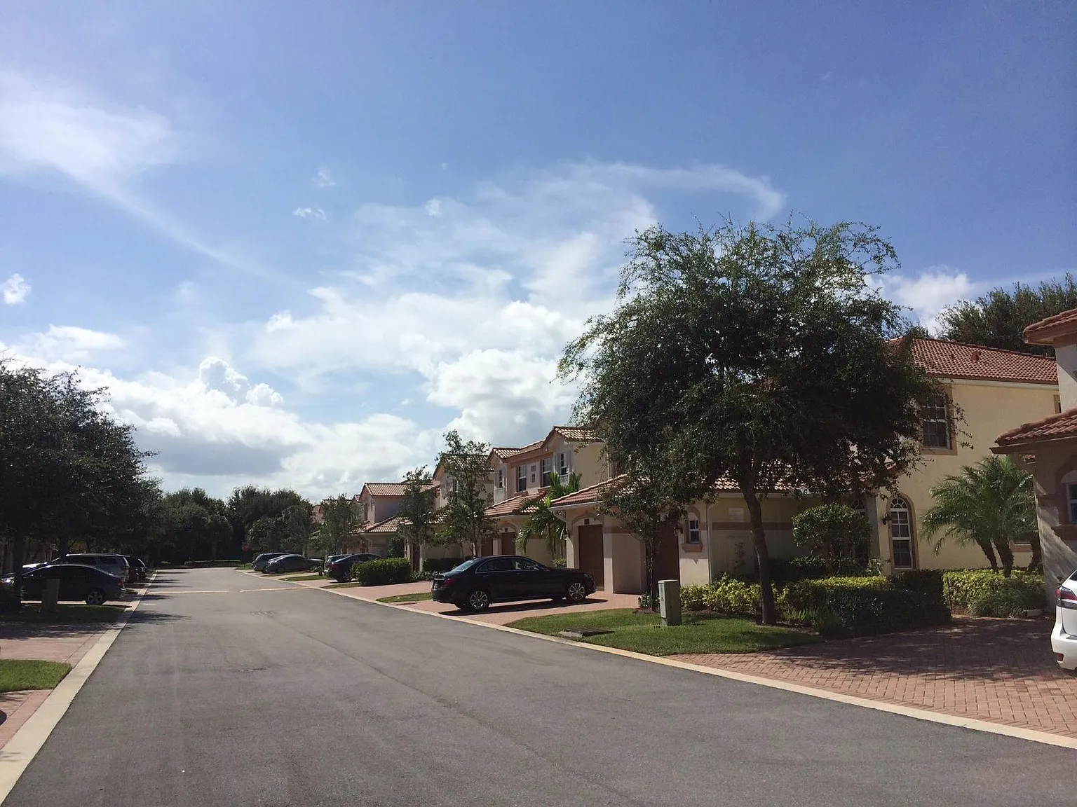 3 bed, 2.5 bath, 1779 sqft, $3,500 — Photo 2