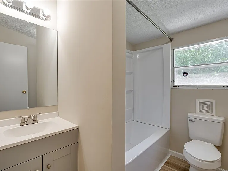 842 Emery Rd — Photo 17