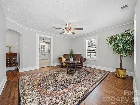 5th image of 3410 25th Ave NE