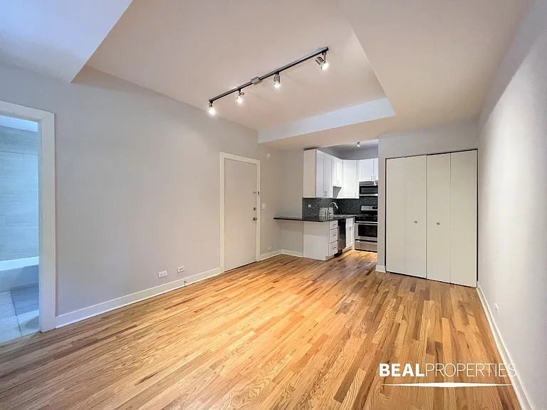 2420 North Kedzie — Photo 6