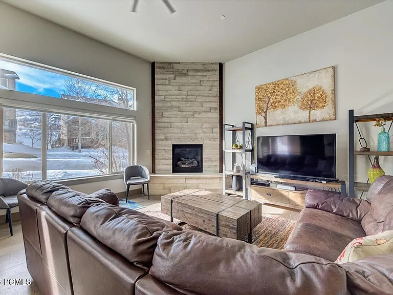 5662 Oslo Ln — Photo 2