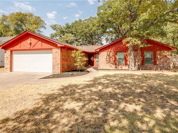 3105 Forestwood Dr, Bryan, TX 77801