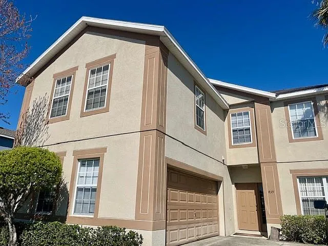 439 Bloomingdale Dr — Photo 2