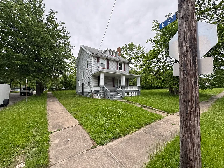 12701 Rexford Ave — Photo 2