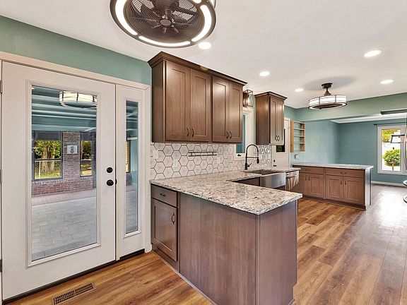 5th image of 501 Adair Cir