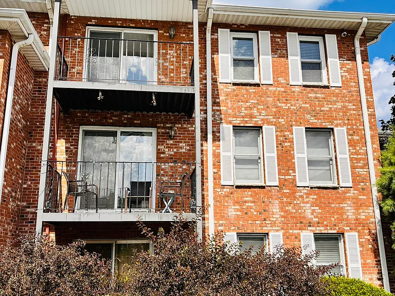 Top Floor Corner Unit