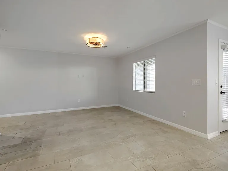 9493 Sky Pointe Dr — Photo 7
