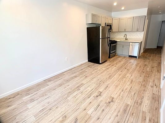 5th image of 623 Halsey St #2A