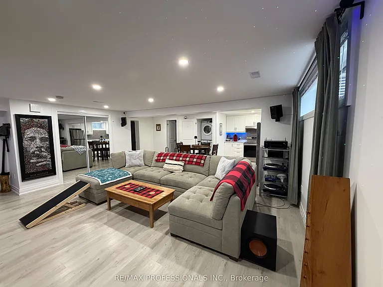 19 Greencoat Rd — Photo 3