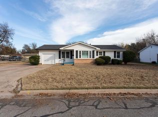 301 S Holly St, Burkburnett, TX 76354