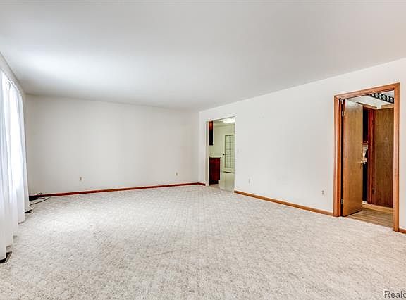 5th image of 5872 E Montevista Dr
