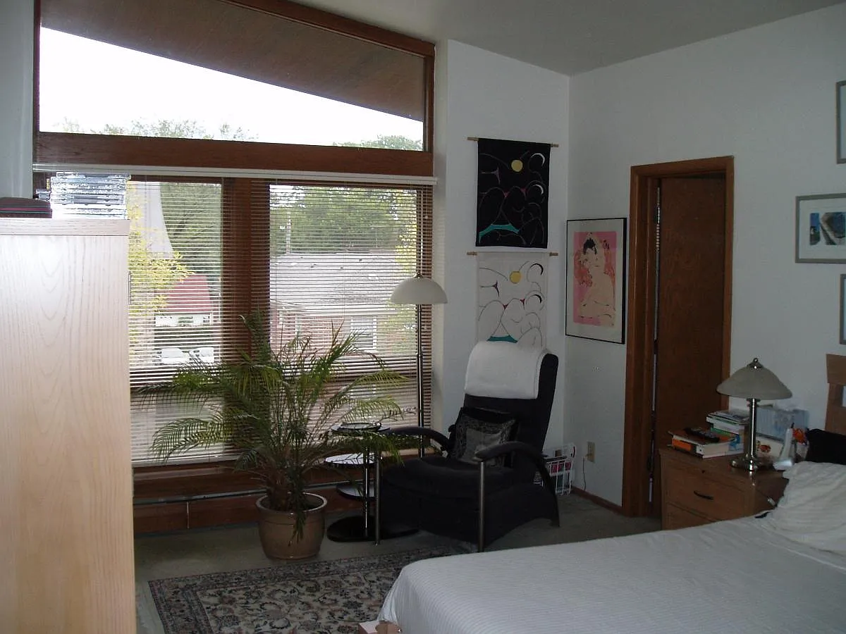 505 E Henry Clay St — Photo 2
