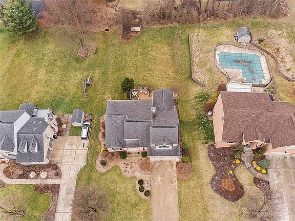 3rd image of 5550 Beverly Ct