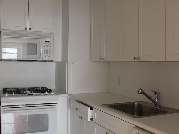 4th image of 2602 Netherland Ave #420
