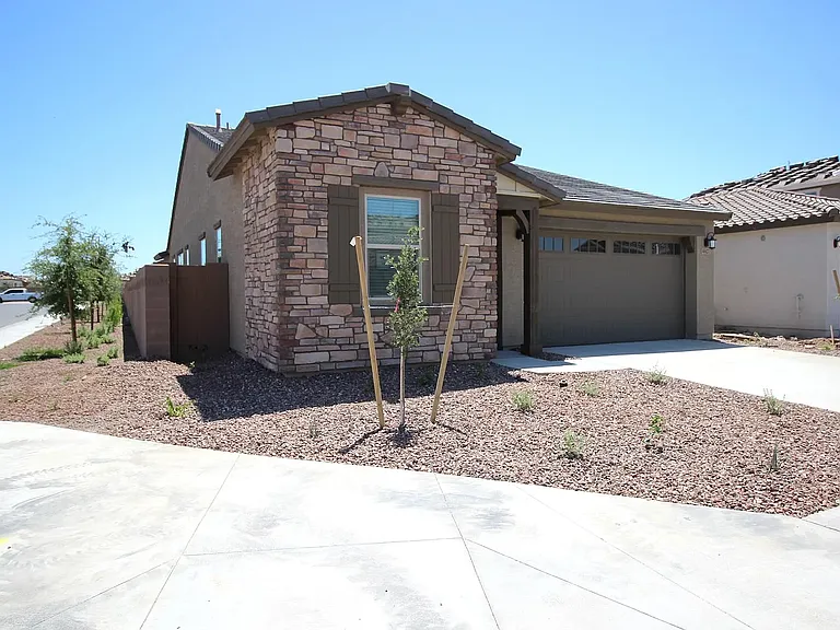 4427 N 94th Dr — Photo 14