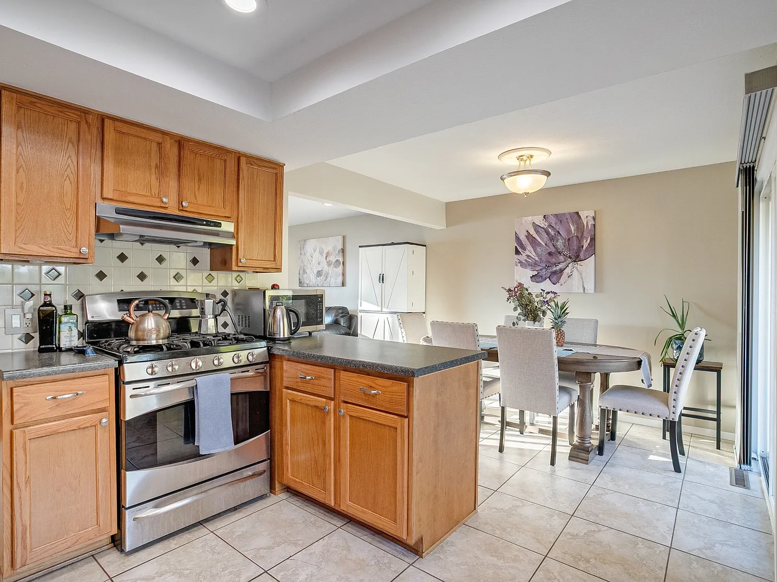 4 bed, 1934 sqft, $850 — Photo 2