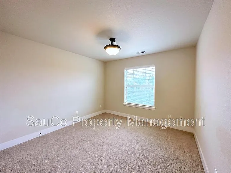 727 NE 65th Ct — Photo 12