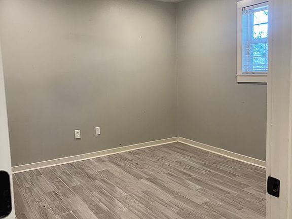 5th image of 810 E Oak Ave #B