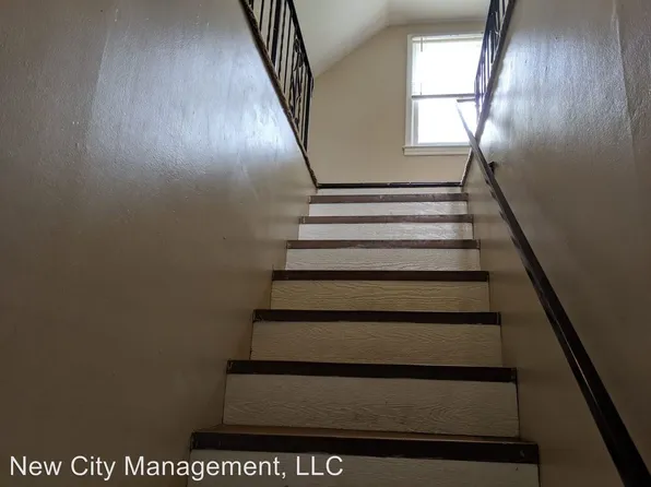 6919 E 17th St, Kansas City, MO 64126