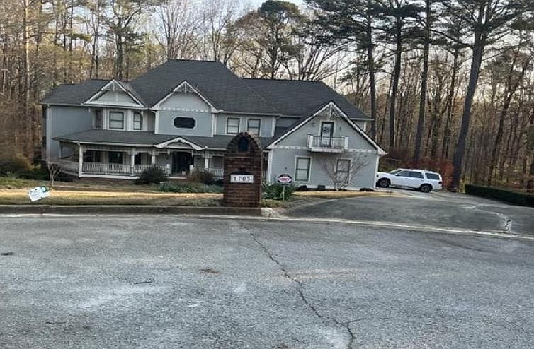 1st image of 1703 Heritage Way
