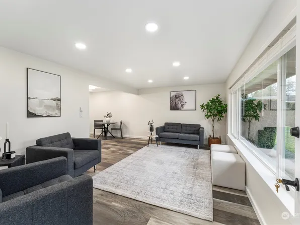 1302 Cascade Drive #4, Everett, WA 98203