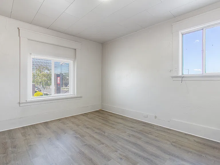 128 Broadway Ave N #2 — Photo 4